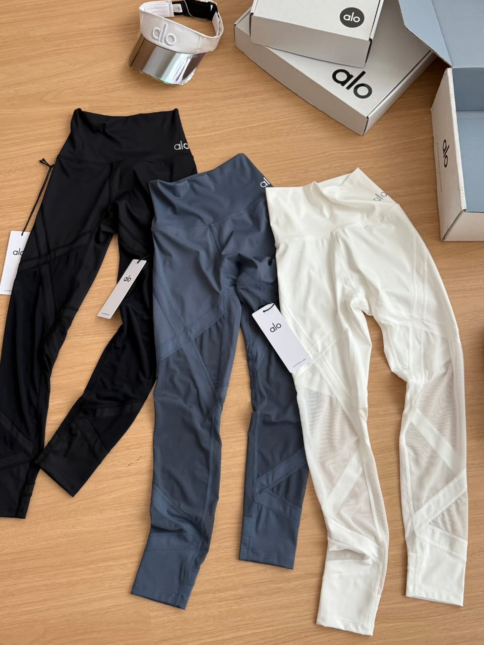 Monochrome High-Waisted Leggings with Minimal Logo Detail